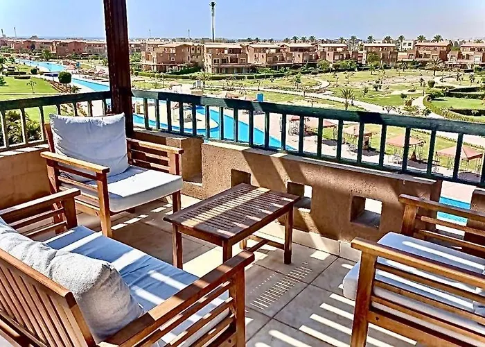 Marina Wadi Degla Families Only Pool View 2nd Floor With Roof 6 Adults