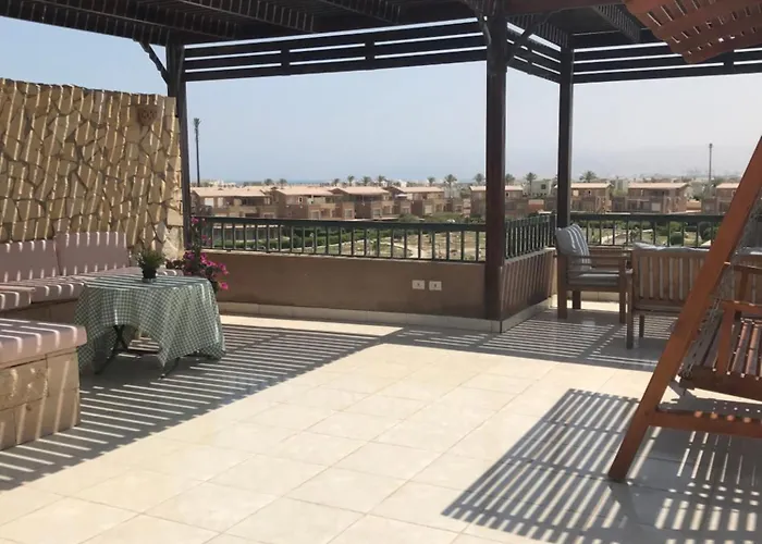 Marina Wadi Degla Families Only Pool View 2nd Floor With Roof 6 Adults Шале