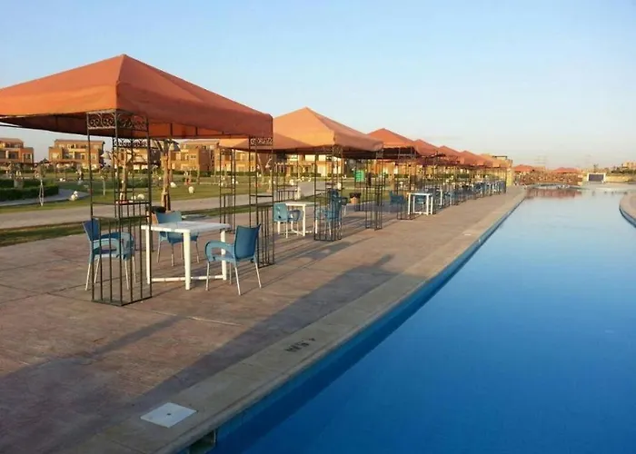 Marina Wadi Degla Families Only Pool View 2nd Floor With Roof 6 Adults Айн-Сохна
