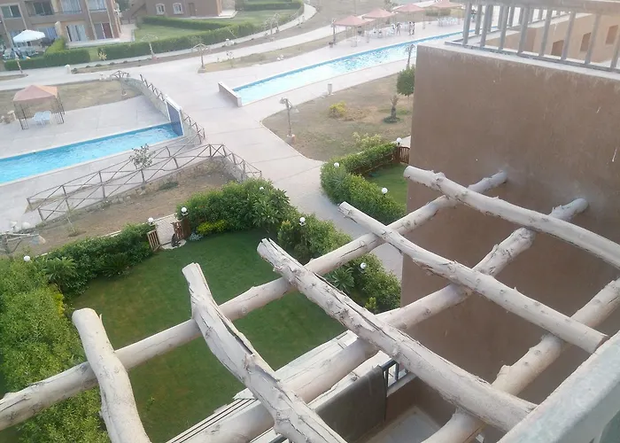 Marina Wadi Degla Families Only Pool View 2nd Floor With Roof 6 Adults
