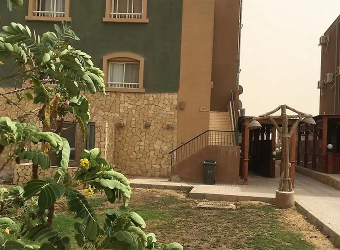 Marina Wadi Degla Families Only Pool View 2nd Floor With Roof 6 Adults * Айн-Сохна