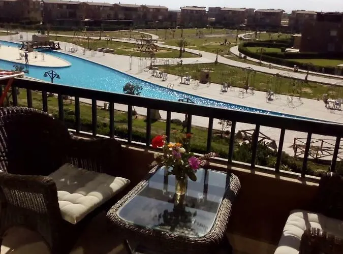 Marina Wadi Degla Families Only Pool View 2nd Floor With Roof 6 Adults Айн-Сохна